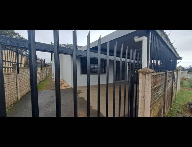 2 BEDROOM SEMI DETACHED FOR SALE IN EASTWOOD